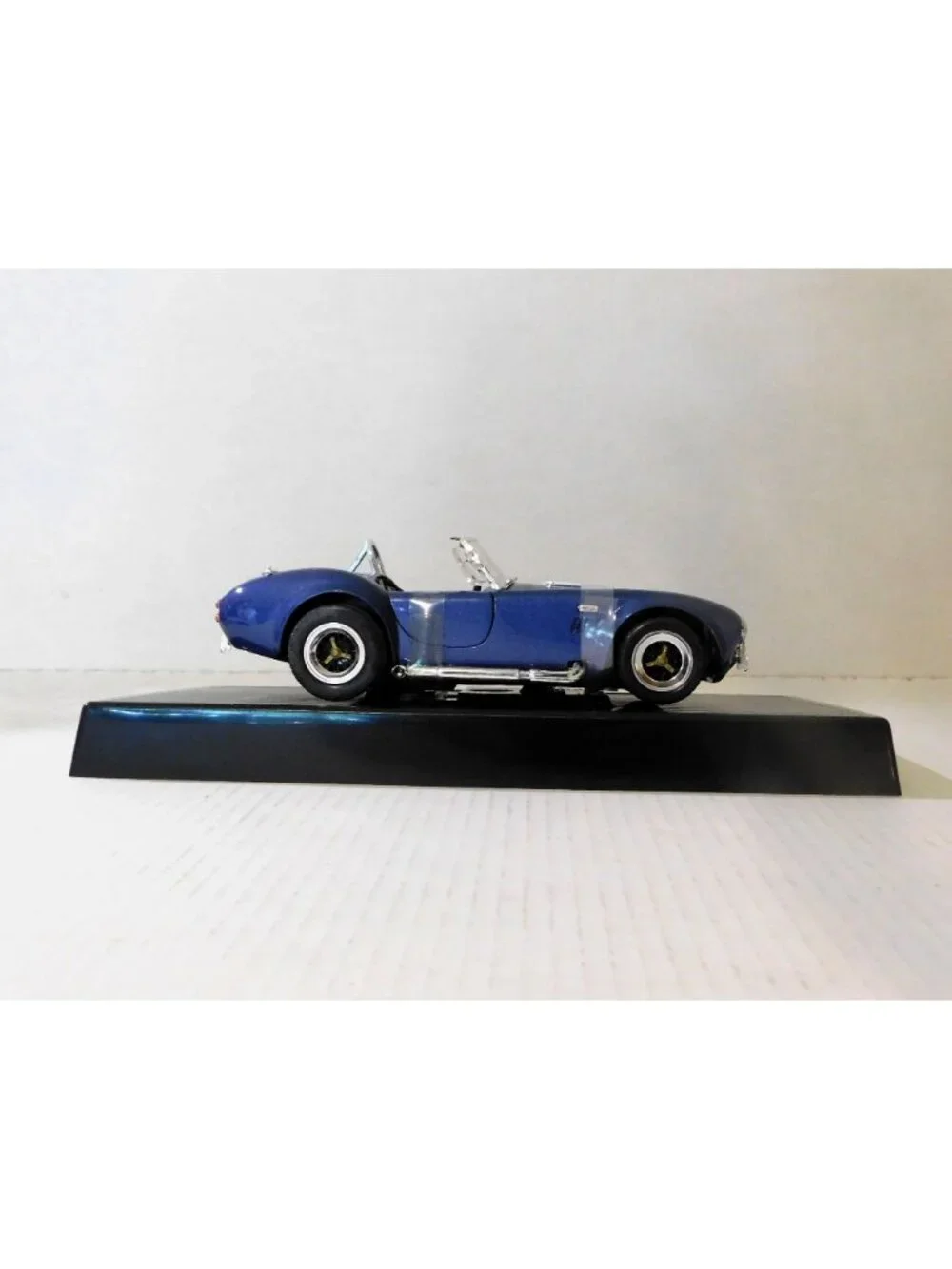 1964 Shelby Cobra 427S/C Die Cast Model 1:18 Blue Scale Road Legends